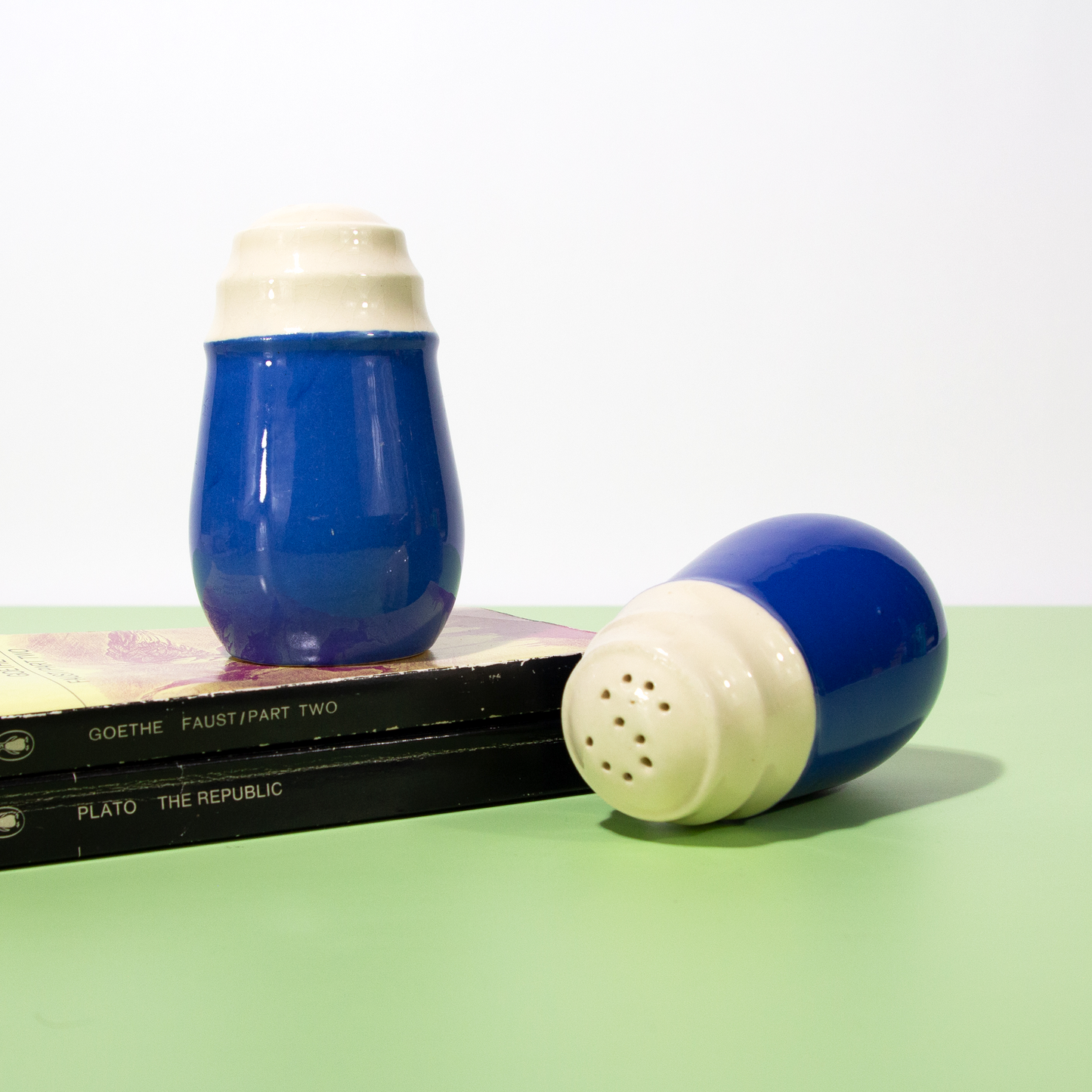 Vintage Universal Ceramic Oxford Blue Ceramic Salt & Pepper Shaker Set, 1950s
