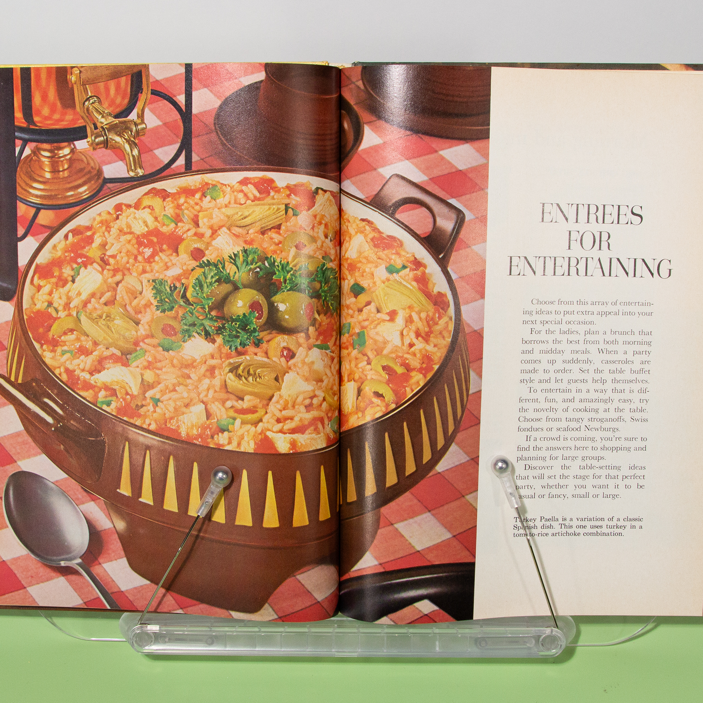 Better Homes & Gardens Casserole Cookbook, Hardcover, 1972